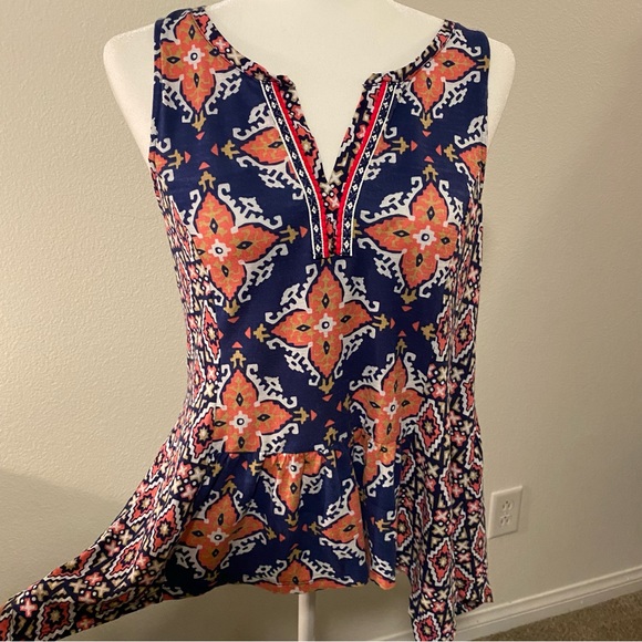 Akemi + Kin Anthropologie Galapa Print Asymmetrical Sleeveless Blouse - Picture 2 of 11